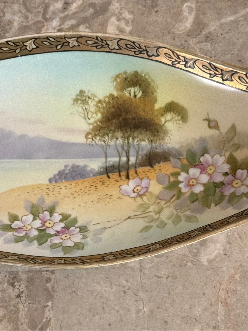 N/A elegant porcelain